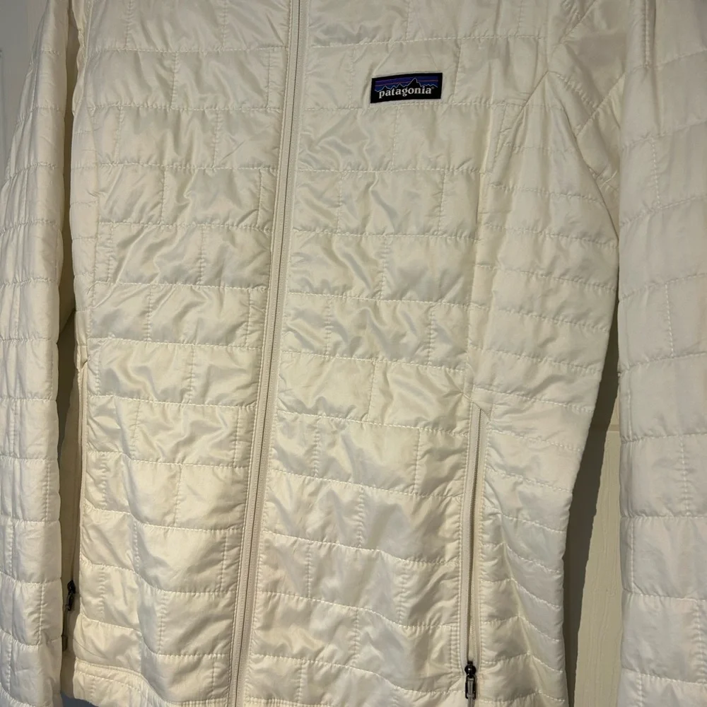 Patagonia women’s light weight puffer jacket - Picture 2 of 7